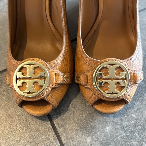 Tory Burch wedge heels, open peep toe. Emblem in great condition. - Picture 2 of 8